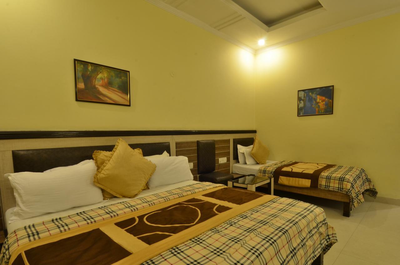 Sarovar Regency Hotel 3*