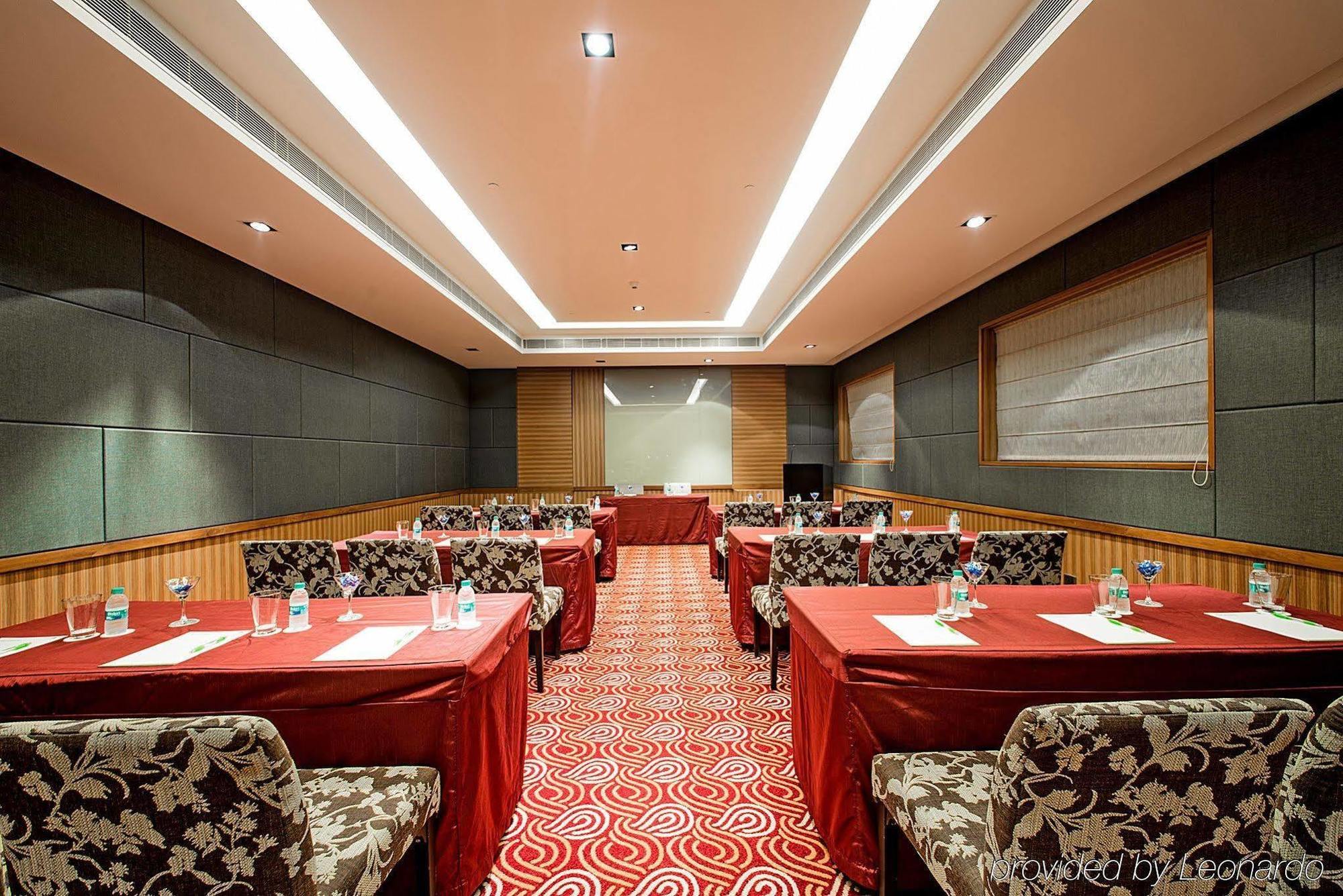 Hk Clarks Inn, Hotel