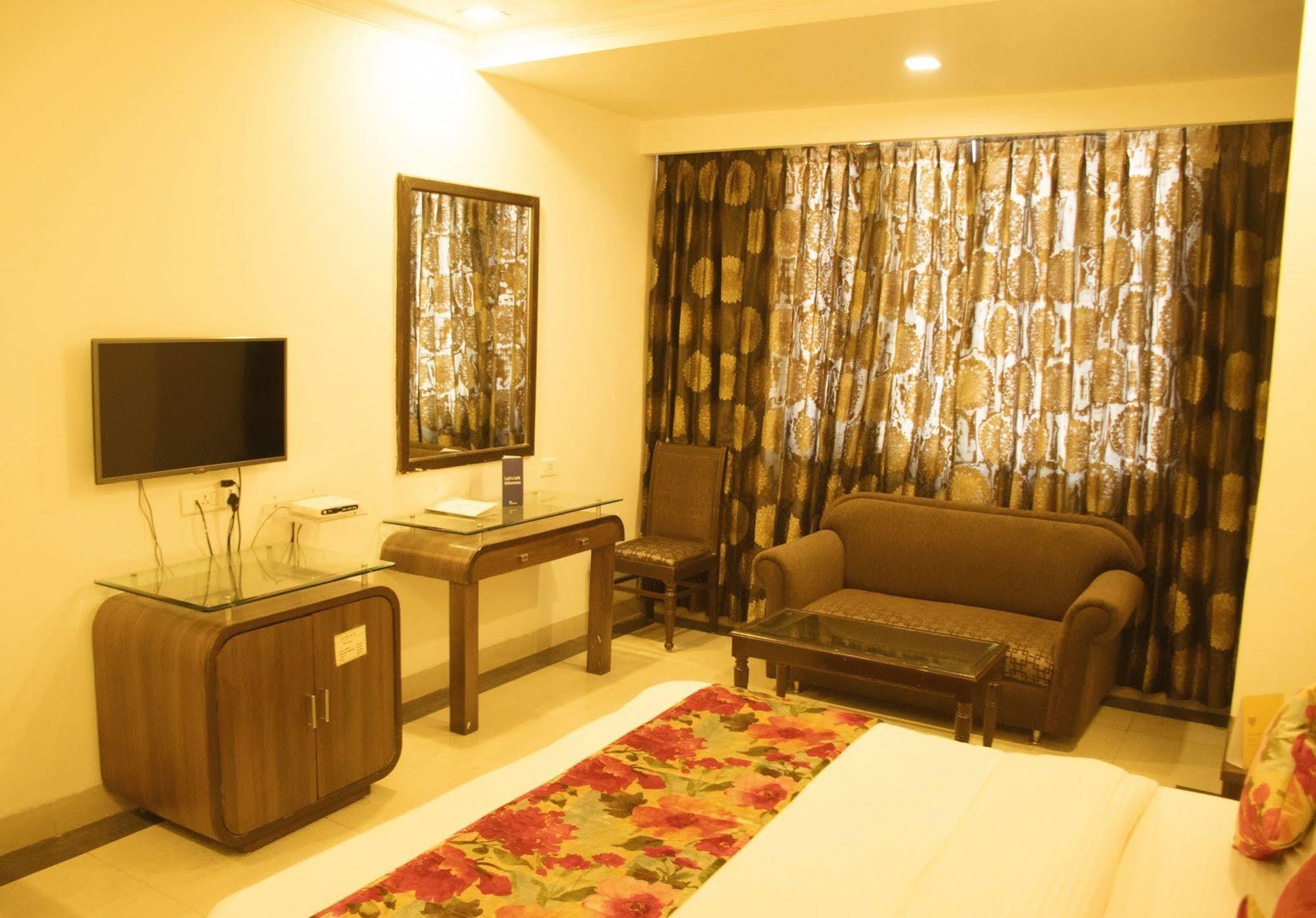 Fabhotel Aaykay Model Town 3* Amritsar