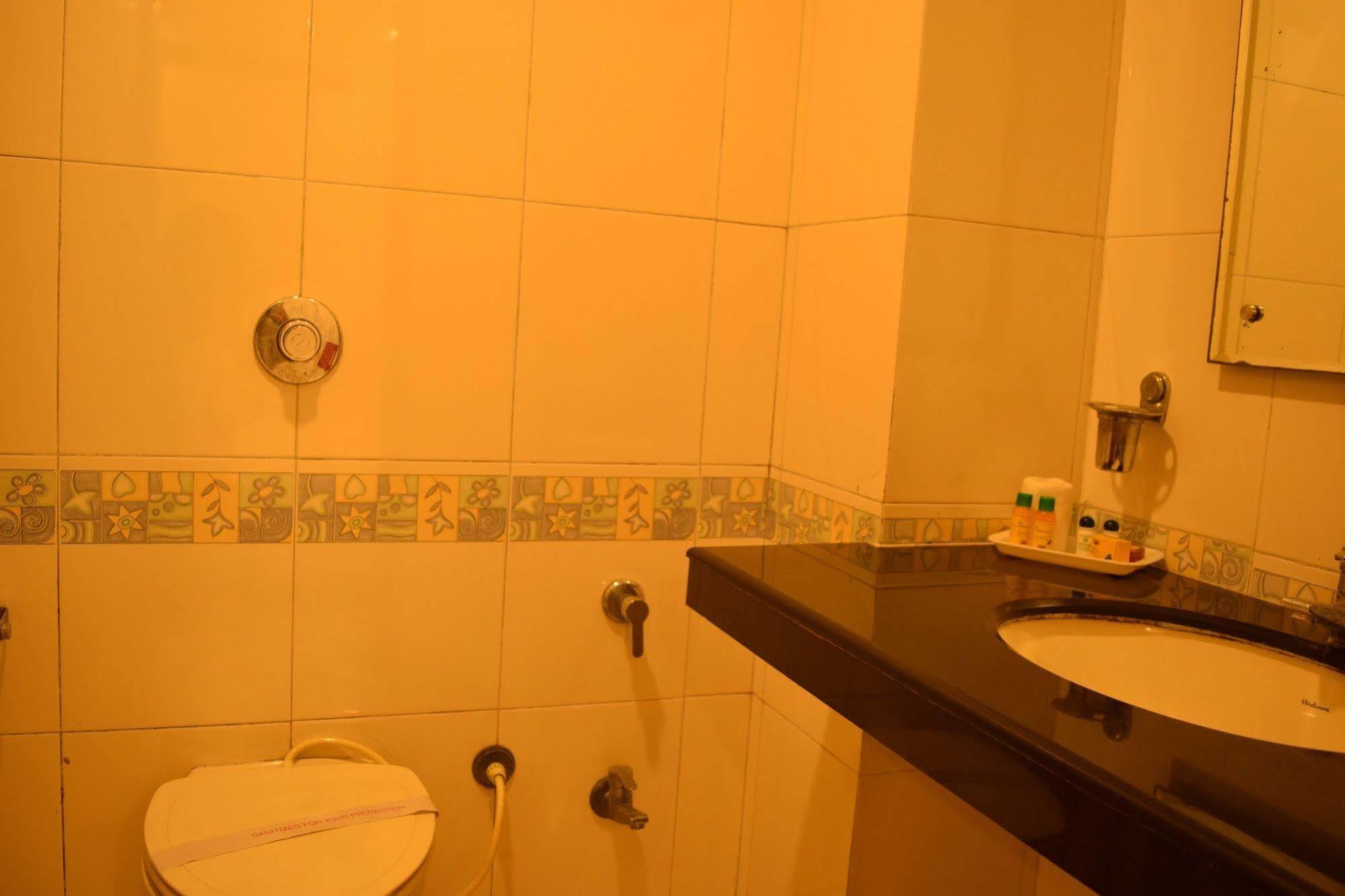 Fabhotel Aaykay Model Town Hotel Amritsar