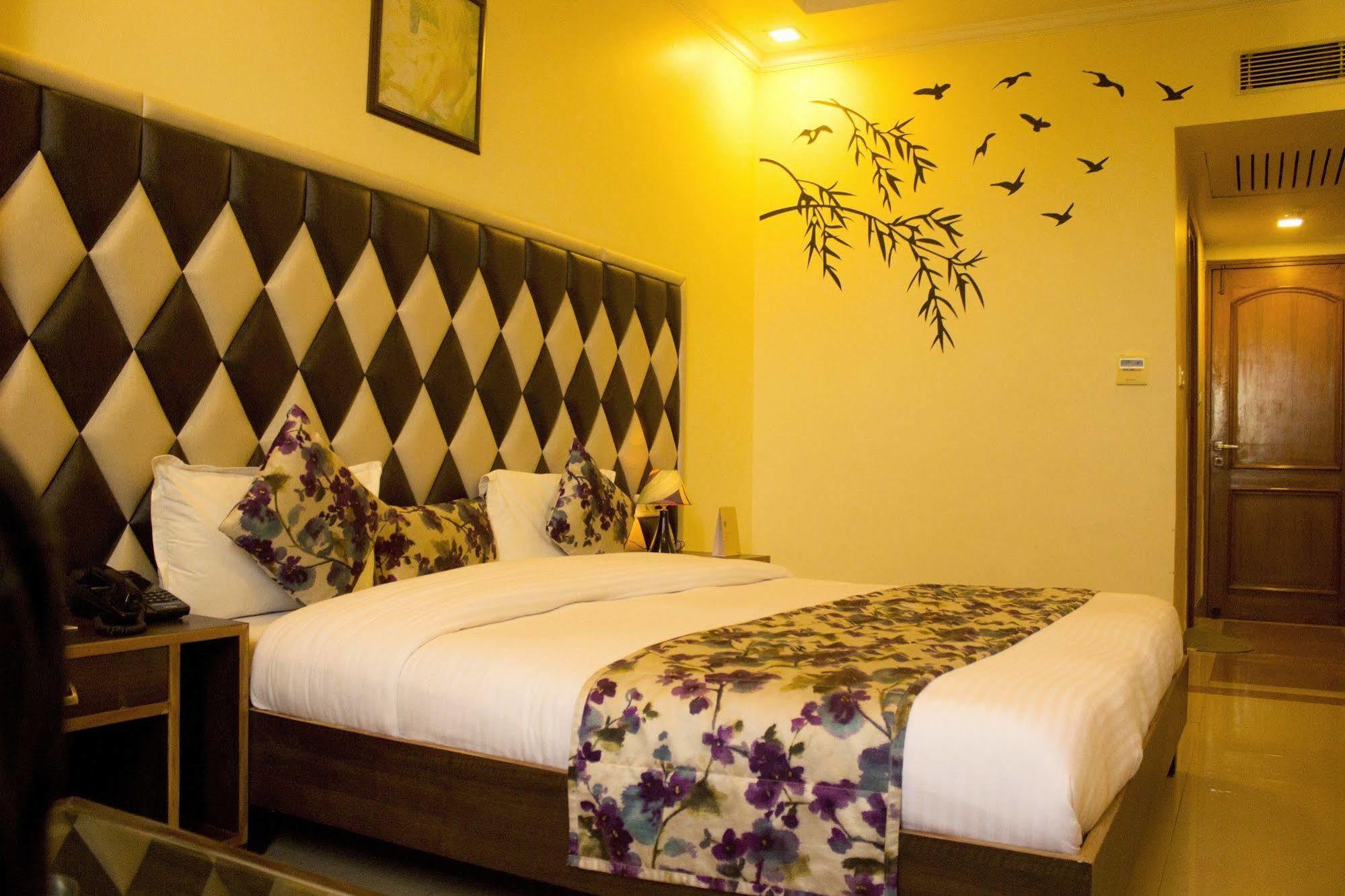 Hotel Fabhotel Aaykay Model Town 3*