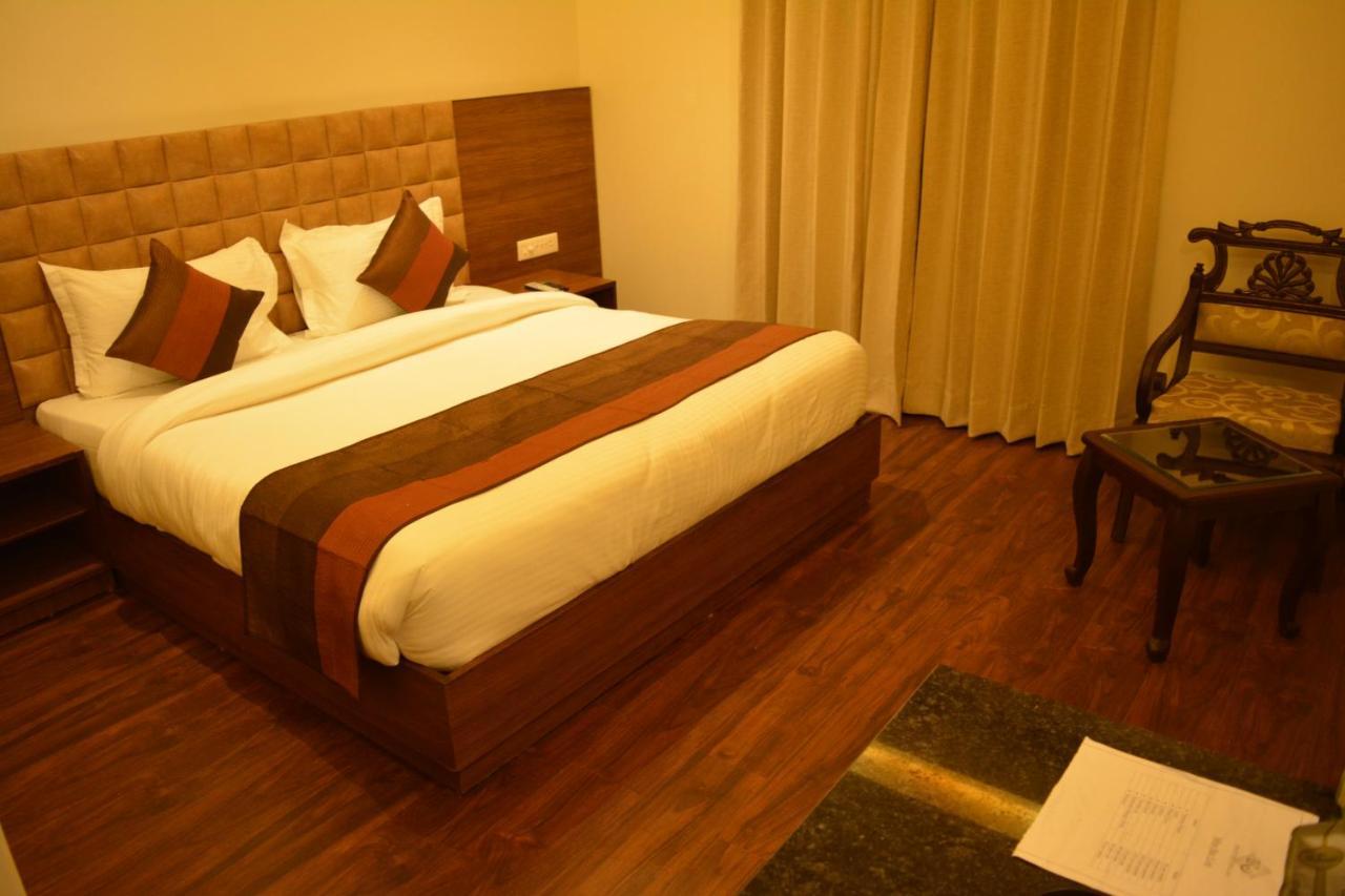 Regal Hotel 3*