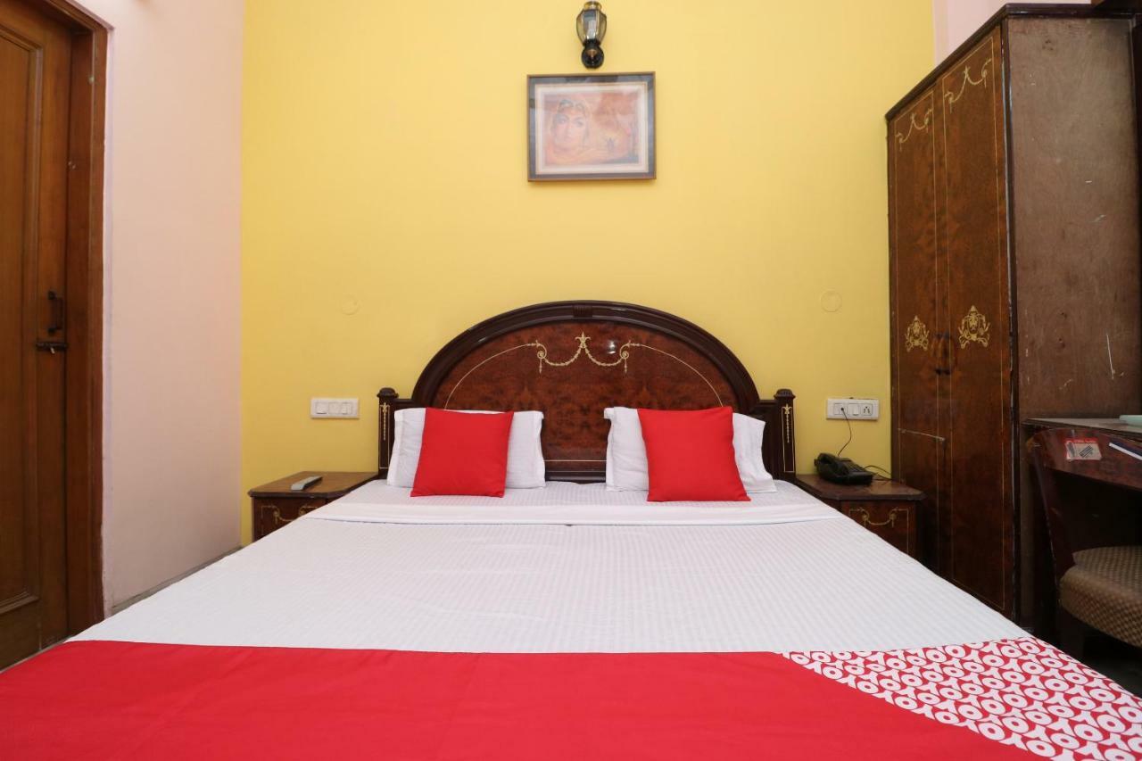 Vaccinated Staff - Capital O 35965 Kishore Castle Hotel Amritsar