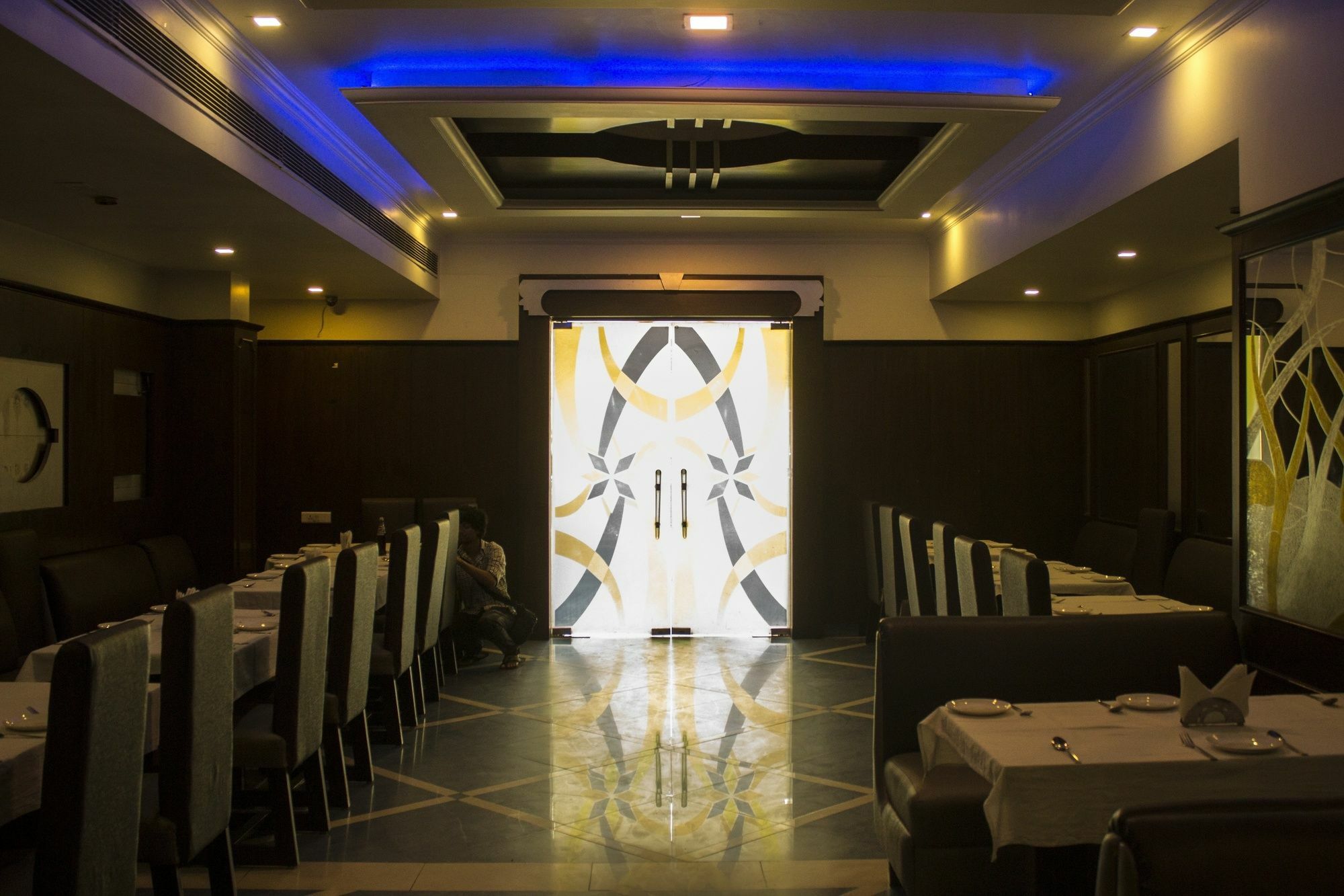 Fabhotel Aaykay Model Town Hotel