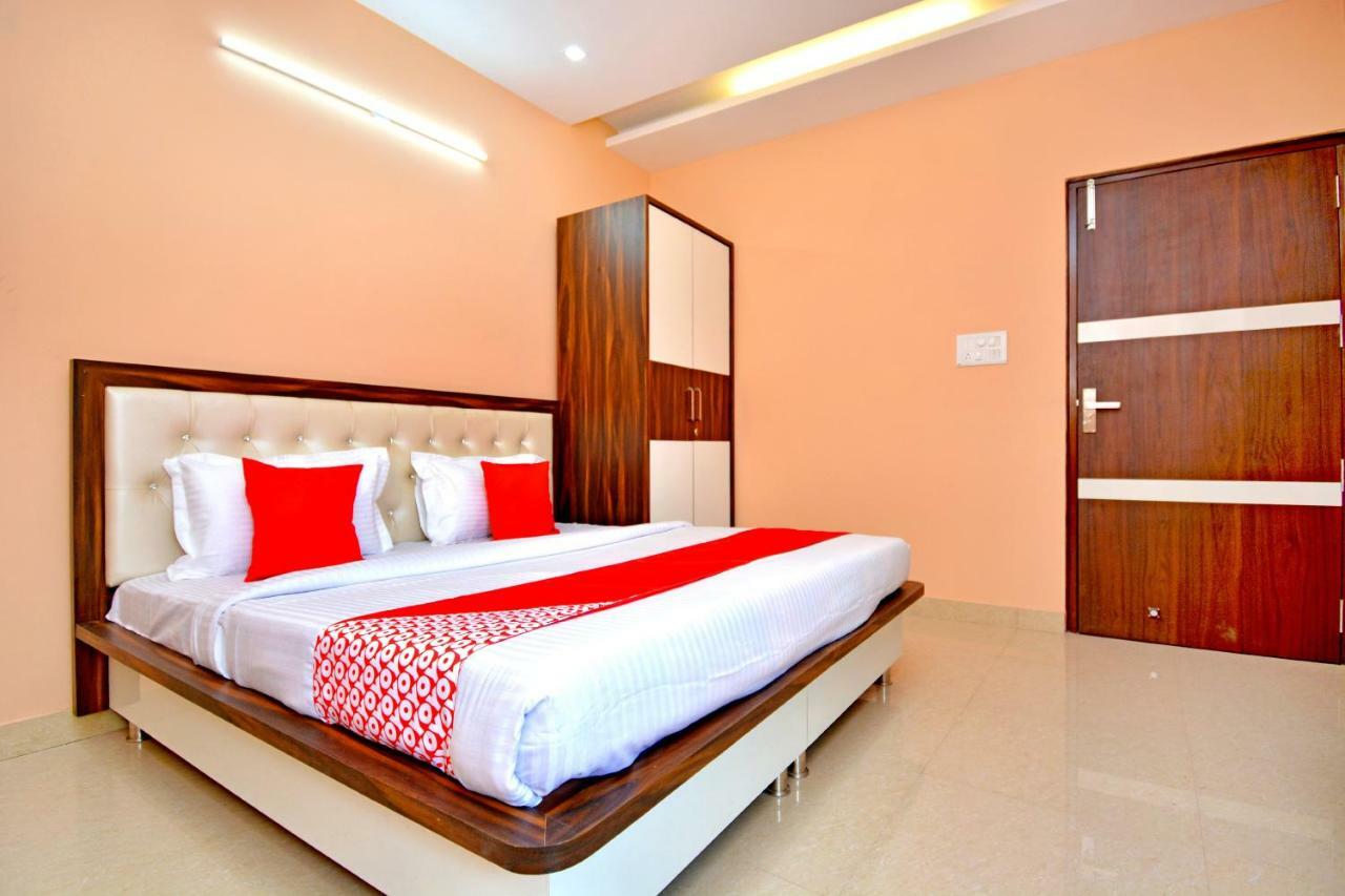 Oyo 40676 Rs Hotel