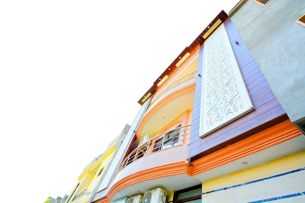 Oyo 40676 Rs Hotel