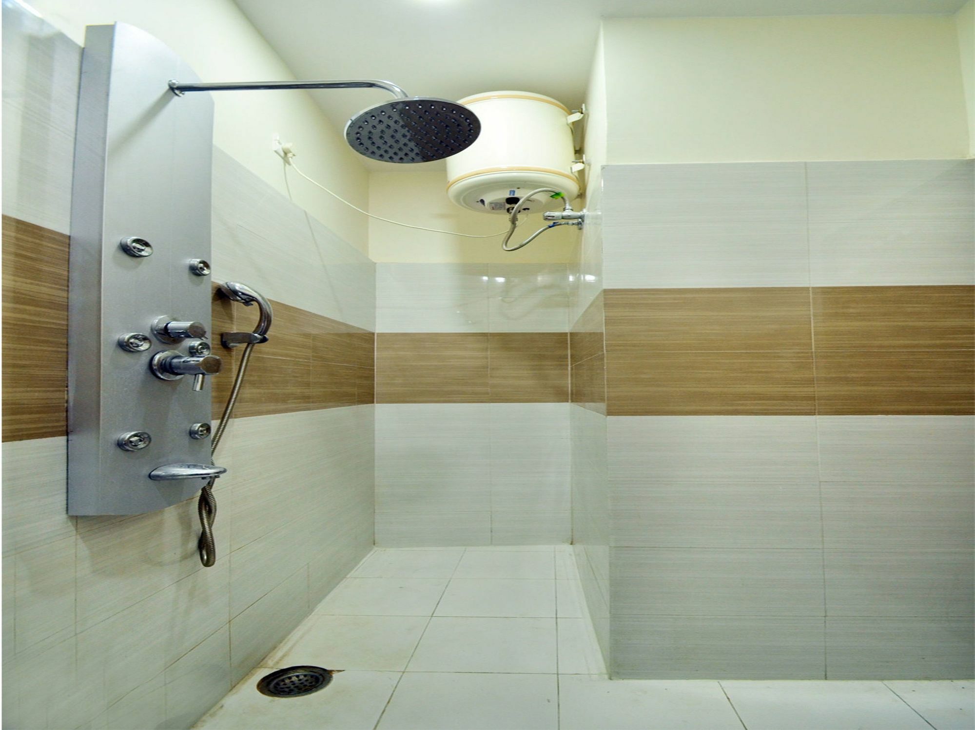 Oyo 8666 The Queen Hotel Amritsar