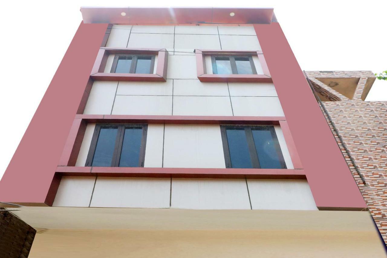 Hotel Oyo 43966 Jaura 3*