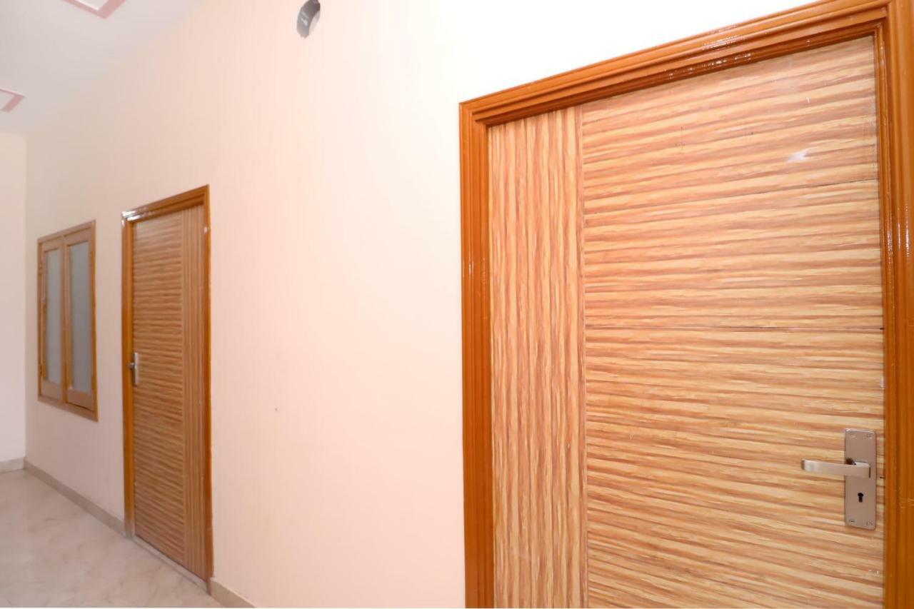 Oyo 43966 Jaura Hotel 3*