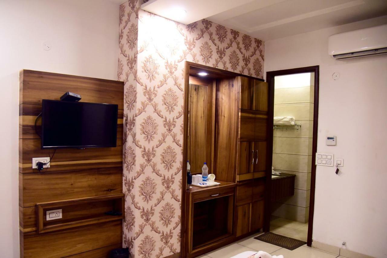 D S Hotel