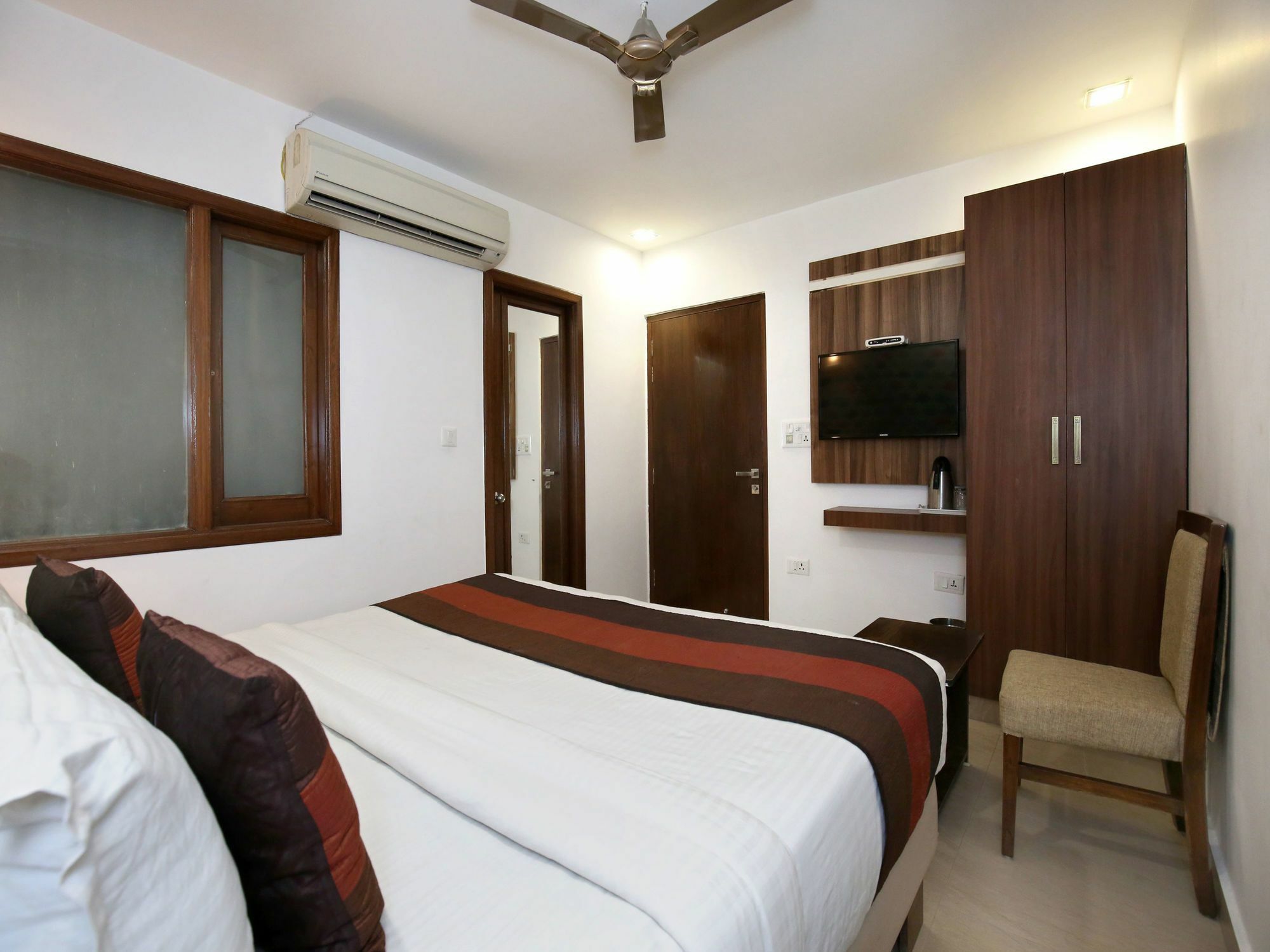 Oyo 9854 Highland Hotel 3*