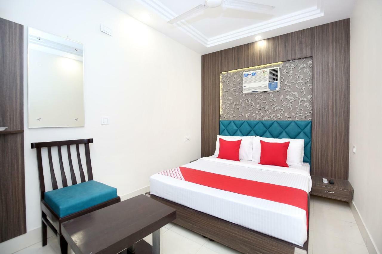 Oyo 12354 Sangreela Hotel 3*