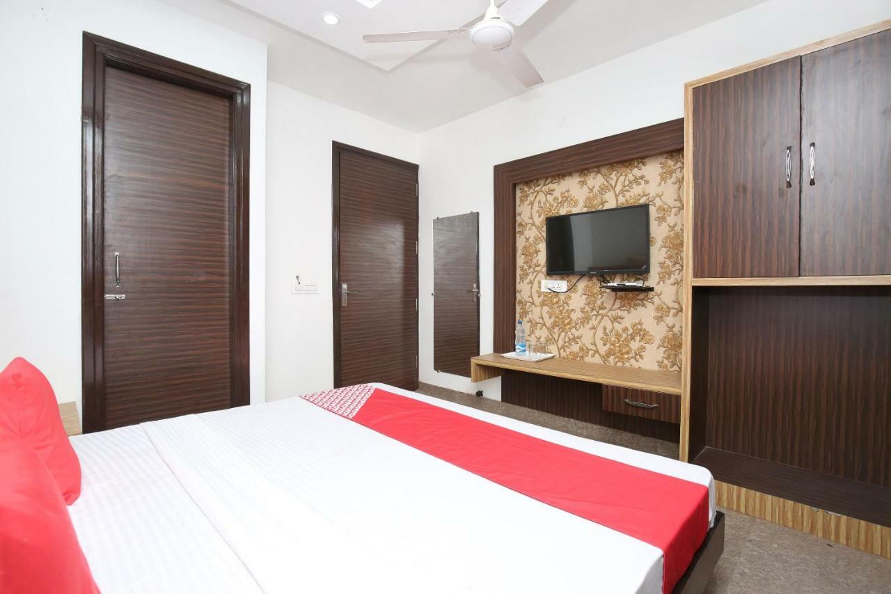 Oyo 15863 Royal Vij