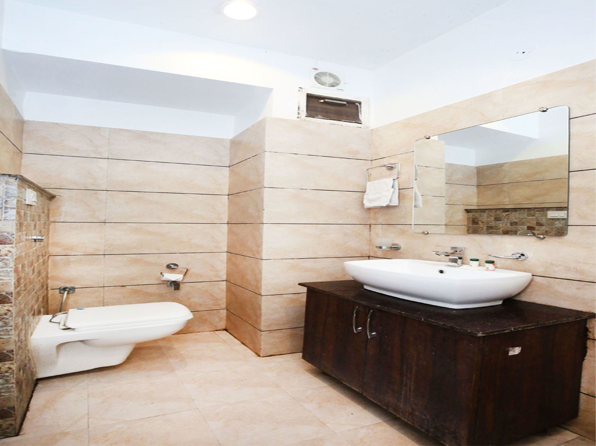Hotel Hollywood Heights Near Railway Station Amritsar