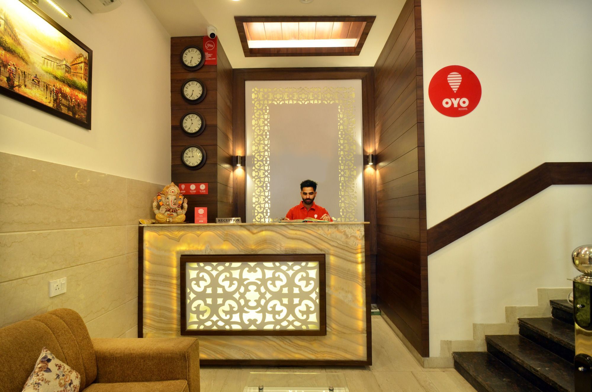 Hotel Hollywood Heights Near Railway Station 3*