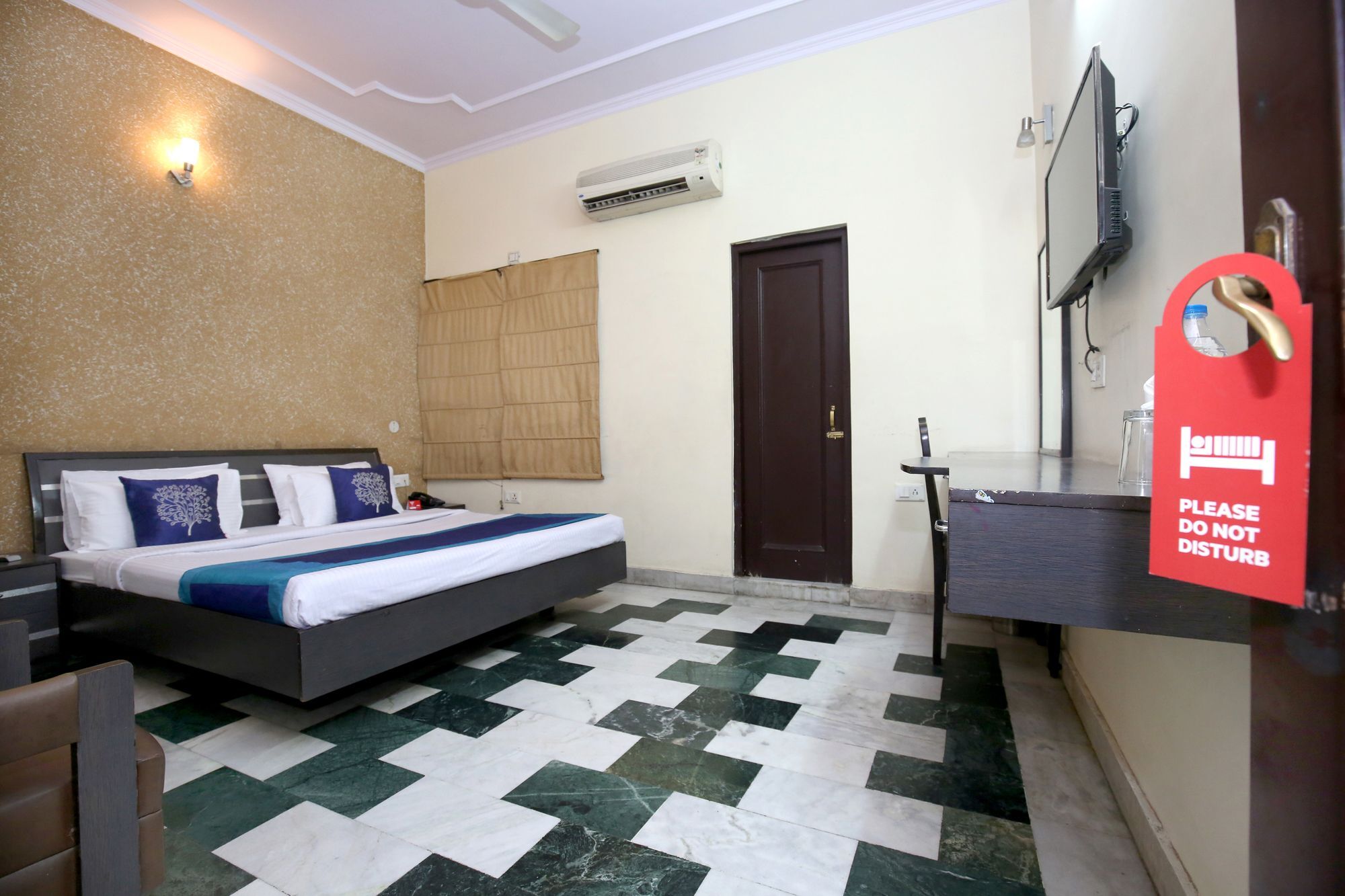 Hotel Oyo 10111 Roopa International Amritsar