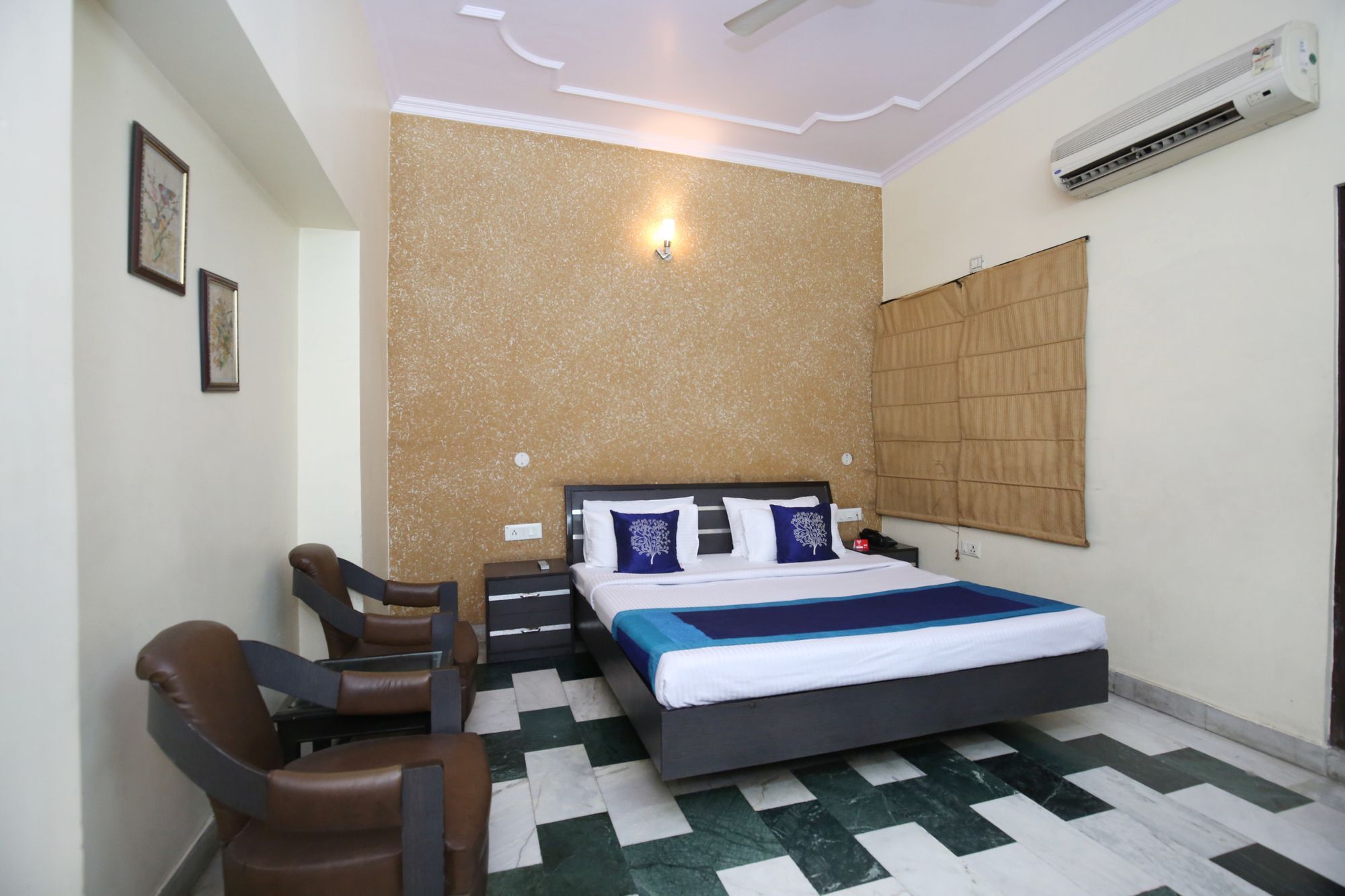 Hotel Oyo 10111 Roopa International