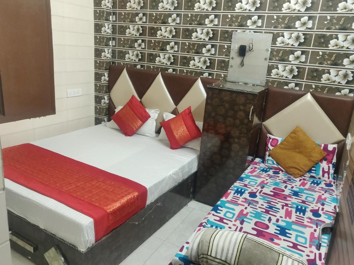 Punjabi Niwas Hotel 2*