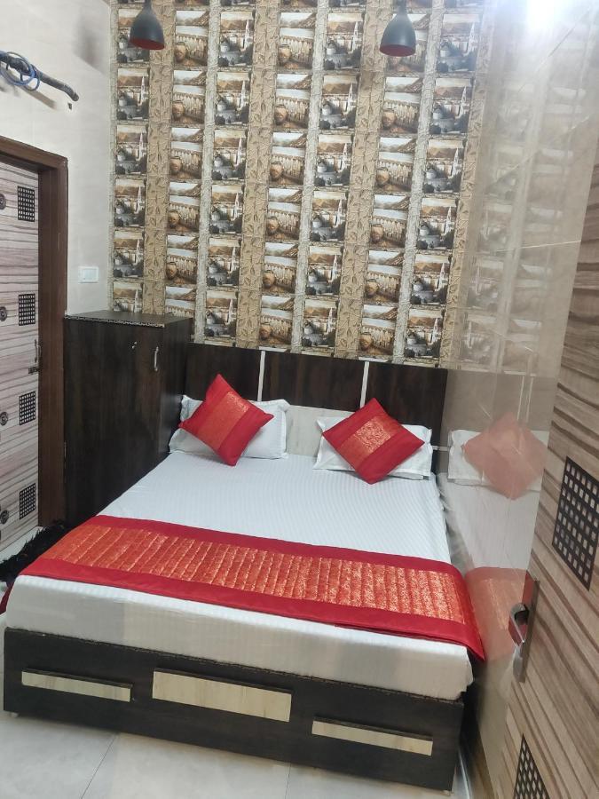 Punjabi Niwas Hotel 2*