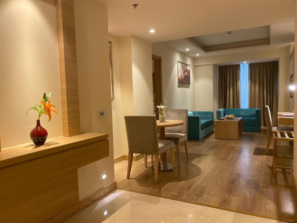 Golden Sarovar Portico Hotel 4*