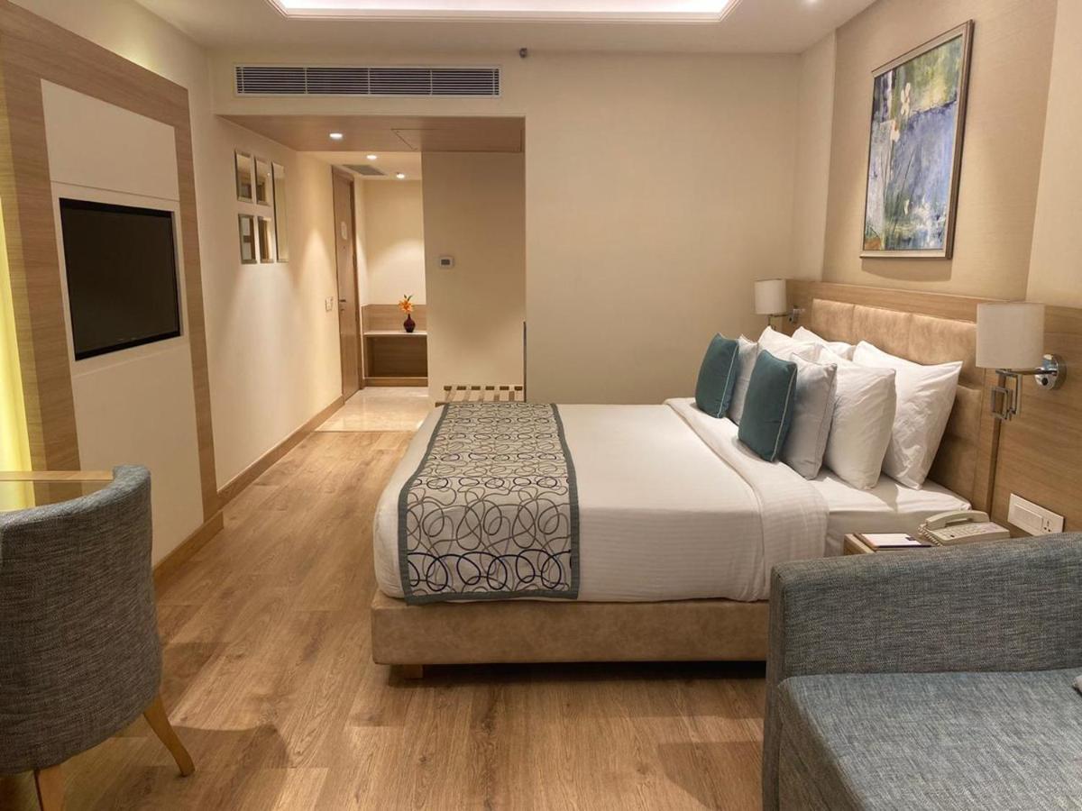 Golden Sarovar Portico Hotel 4*
