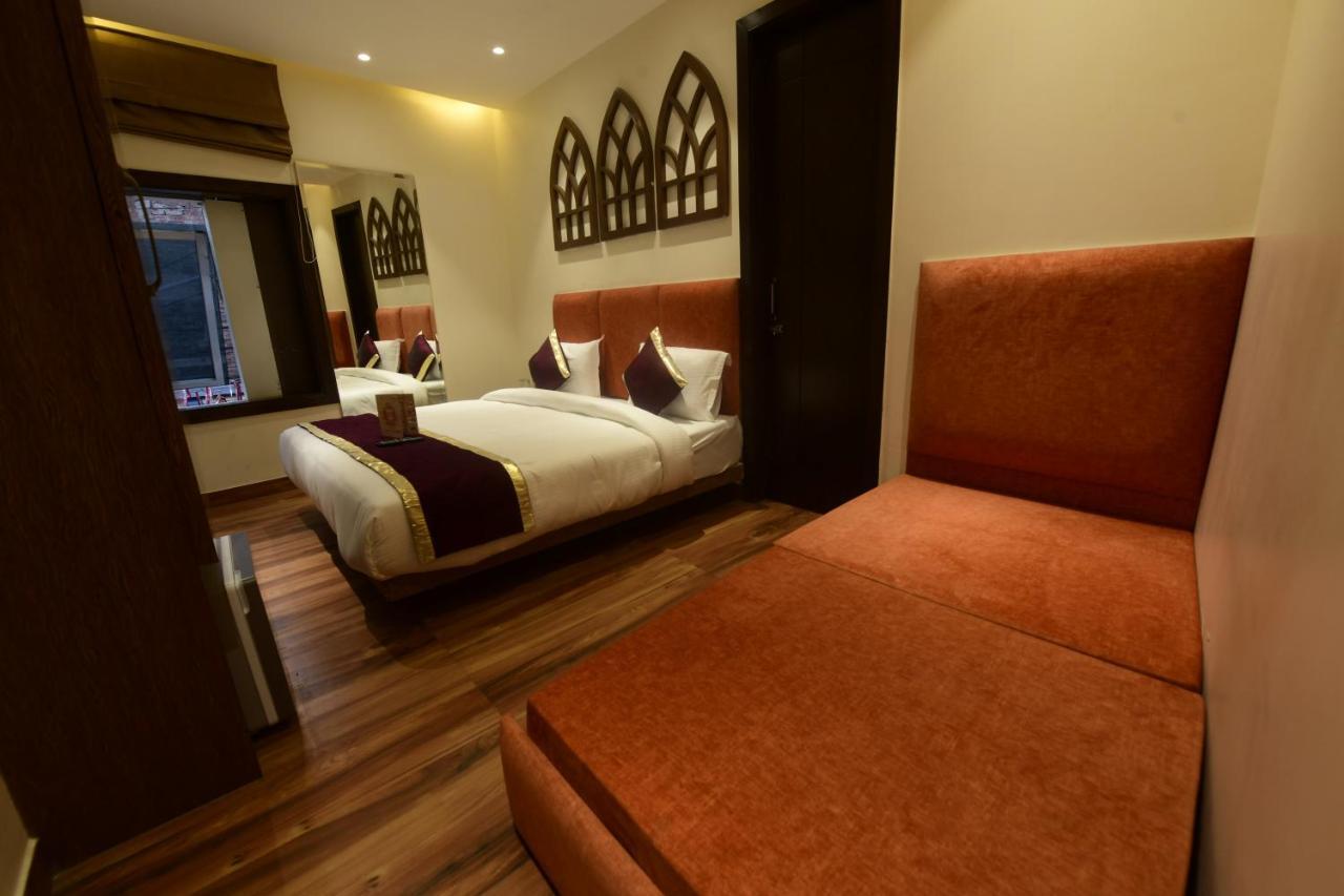 Hotel Stamps Golden Lagoon By Eight Continents - Opposite To Golden Temple 3*