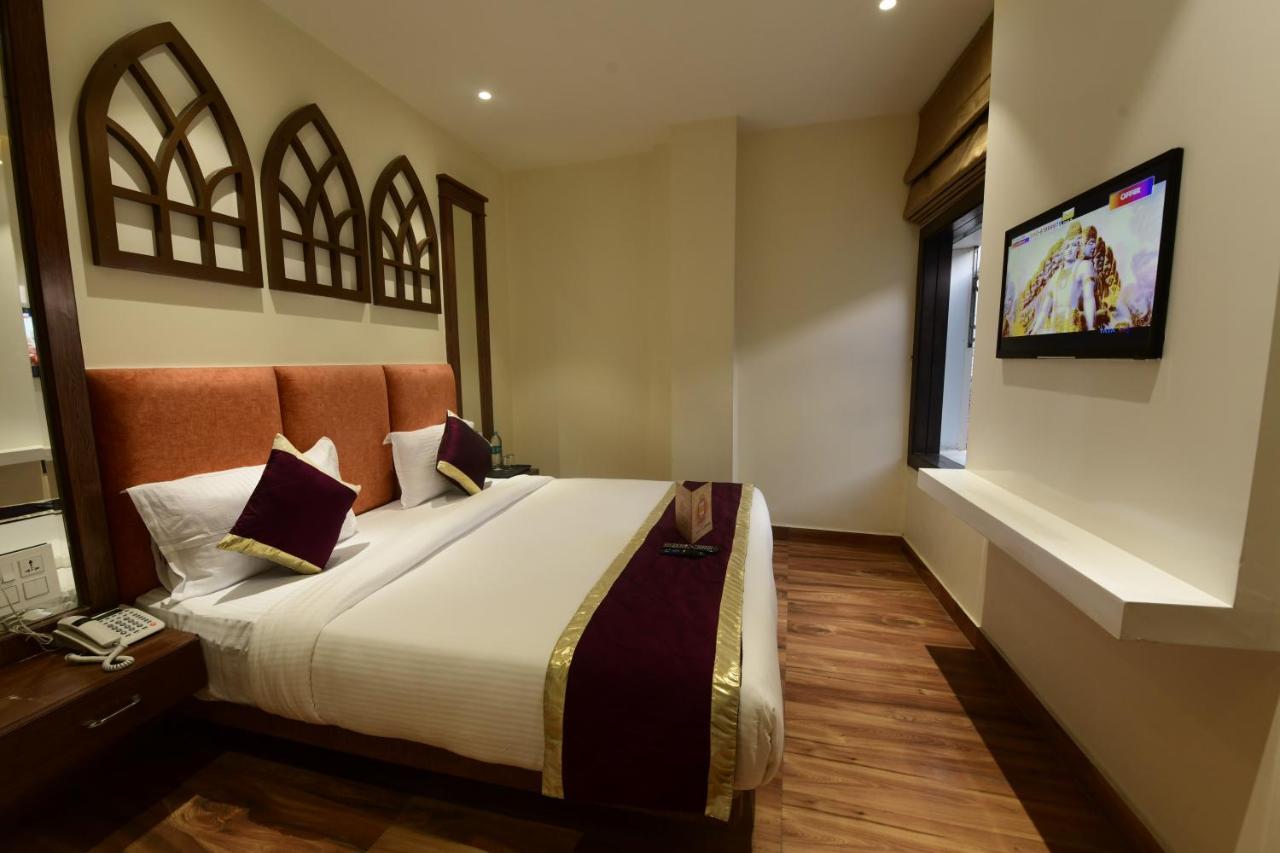 Hotel Stamps Golden Lagoon By Eight Continents - Opposite To Golden Temple Amritsar