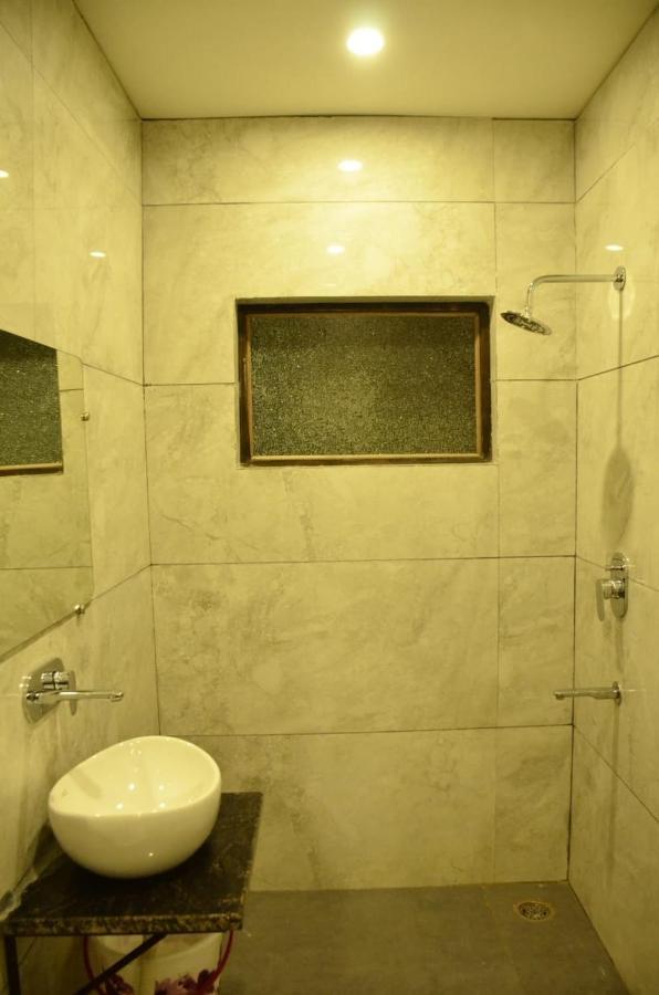 G R Residency Golden Temple Just 2 Mins Walking Distance From Hotel