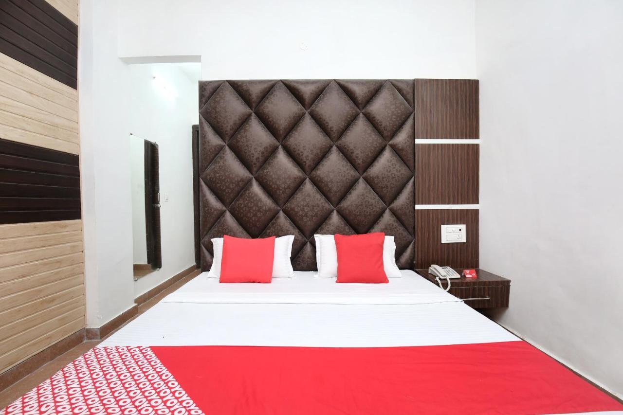 Oyo 15863 Royal Vij 3*